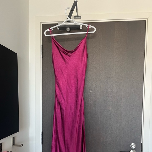 Long beautiful satin dress, from Honey, perfect for a wedding, high slit - Picture 2 of 4